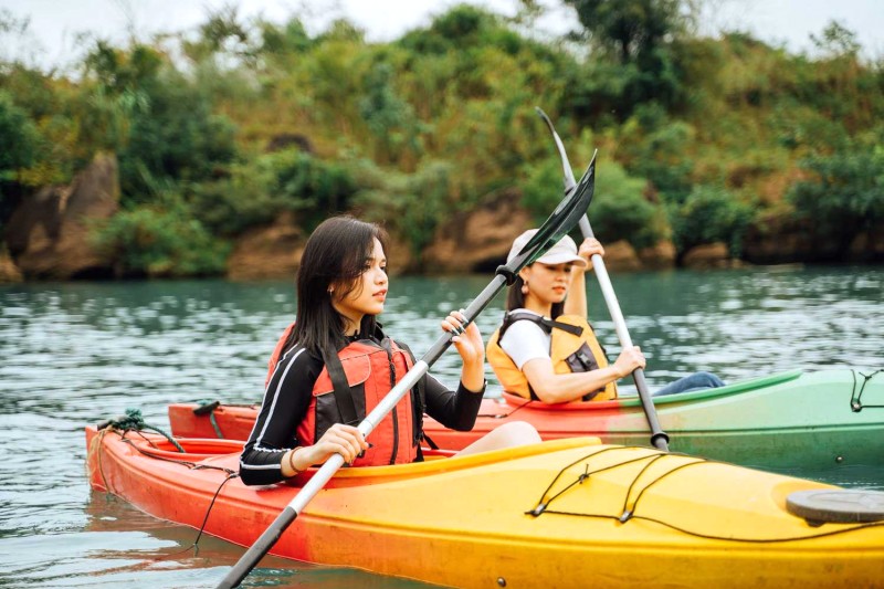 Thử nghiệm các hoạt động dưới nước hấp dẫn tại Riverside, Chày Lập Farmstay.