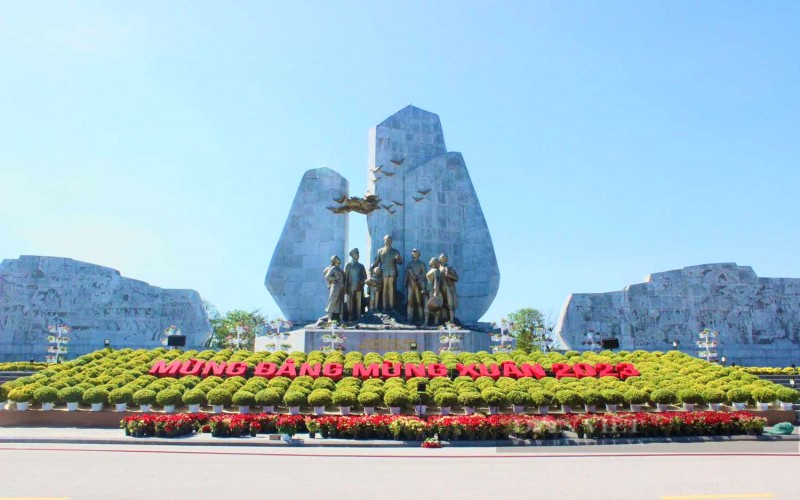 Quảng trường Hồ Chí Minh tưởng nhớ công lao Chủ tịch.