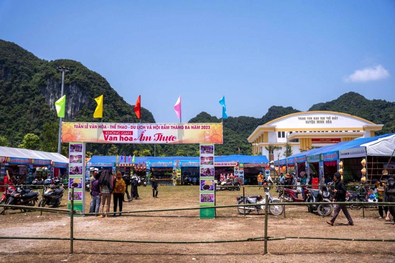 Hội rằm Minh Hóa diễn ra ở trung tâm huyện.