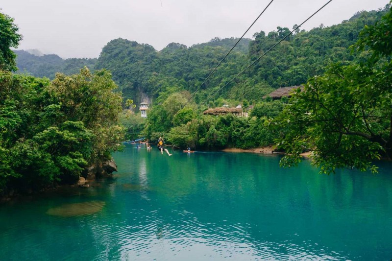 Trượt Zipline: Hoạt động hấp dẫn nhất Sông Chày - Hang Tối.