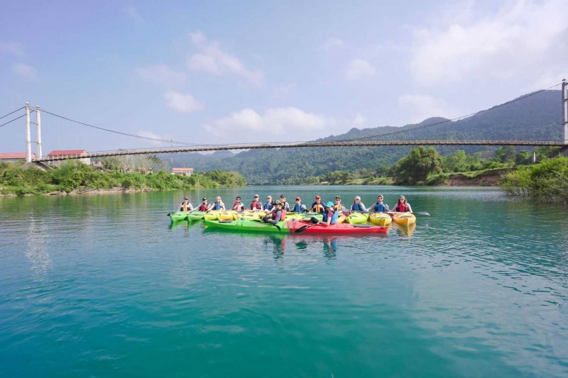 Chèo thuyền tại Chày Lập Riverside.