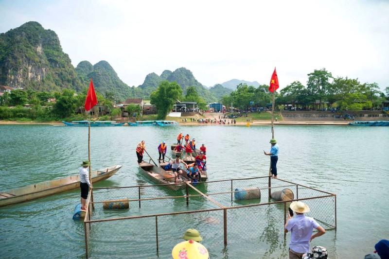 Hội thi cá trắm sông Son.