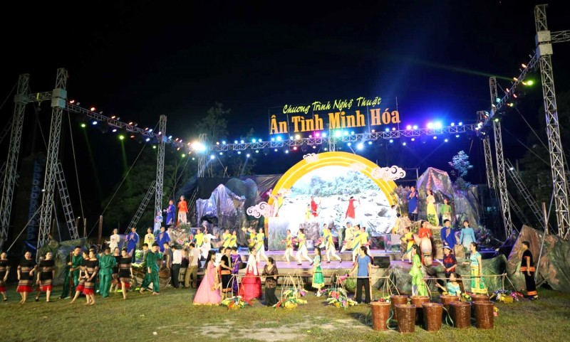 Nghệ thuật kết hợp văn hóa địa phương.