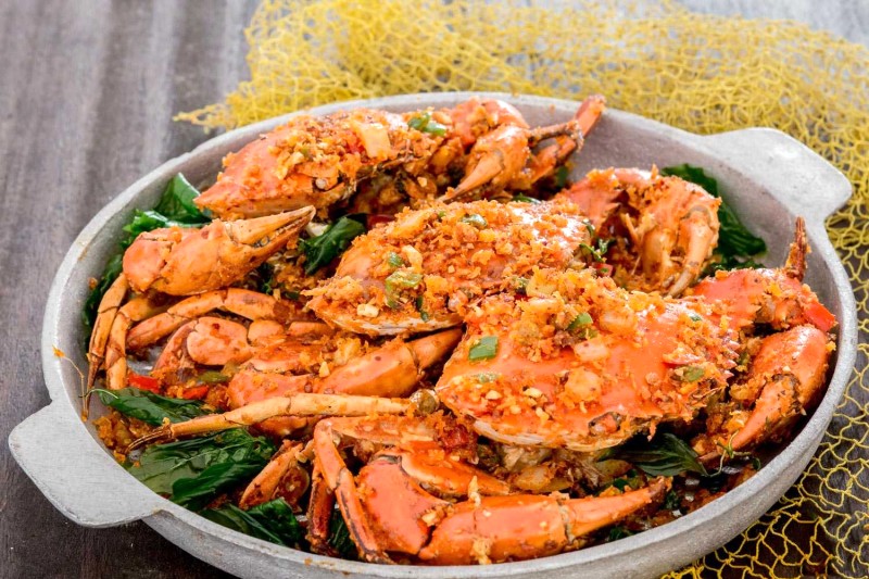 Thưởng thức cua tại nhà hàng!