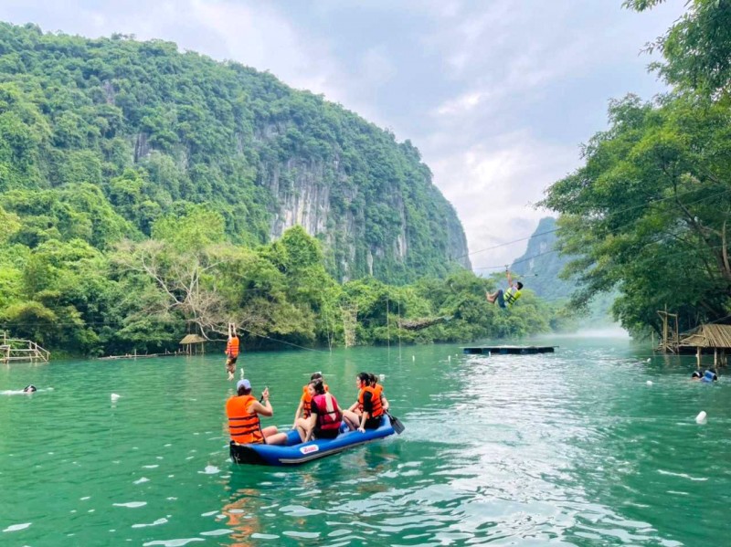 Zipline & Kayak sông Chày - Hang Tối